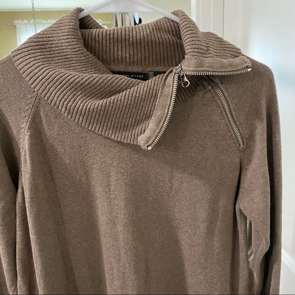 Brown zip neck detailed sweater 🤎